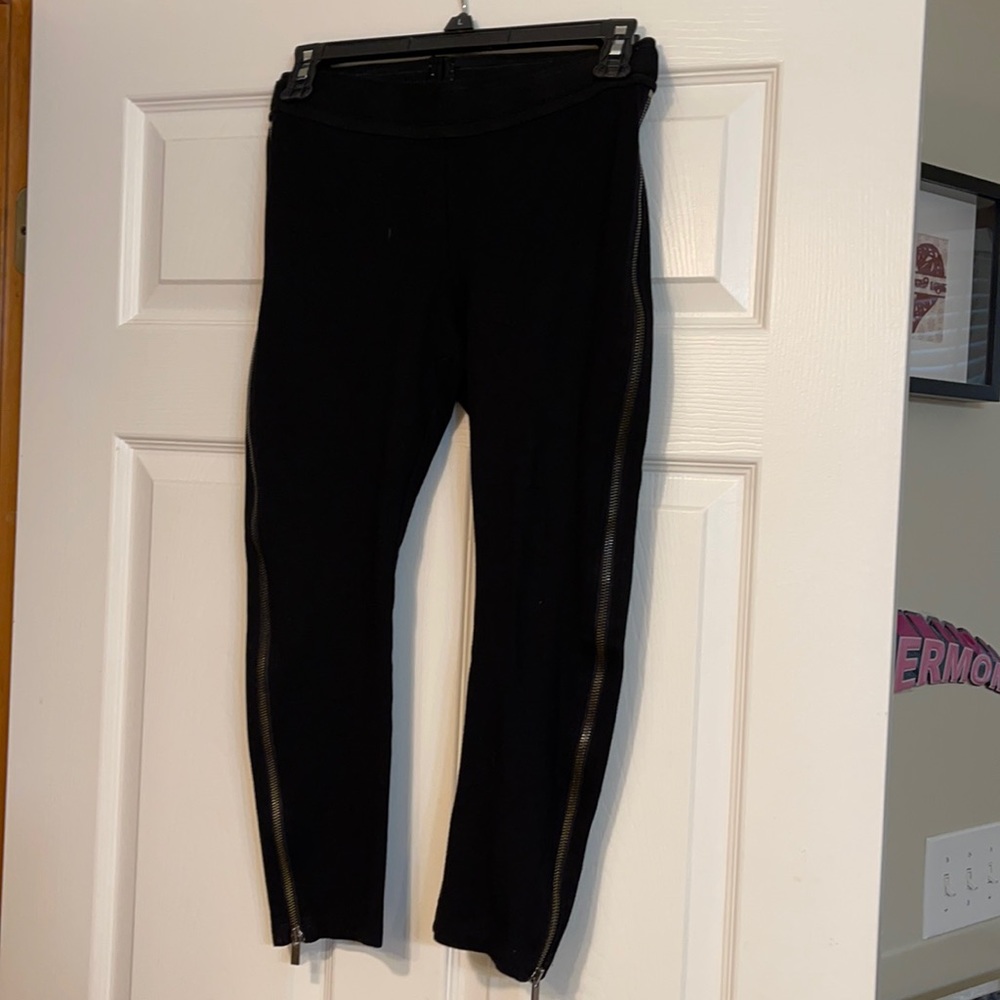 Women’s BCBGMAXAZRIA black capri size Small